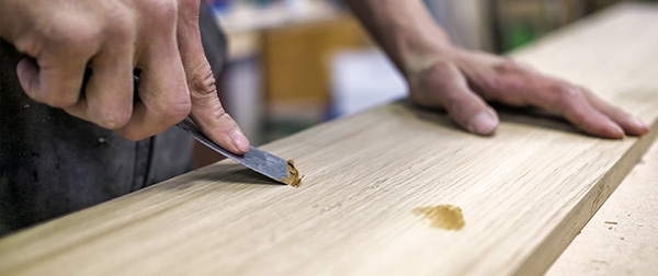 PATE A BOIS POUR REBOUCHER RAYURES, FISSURES ET TROUS